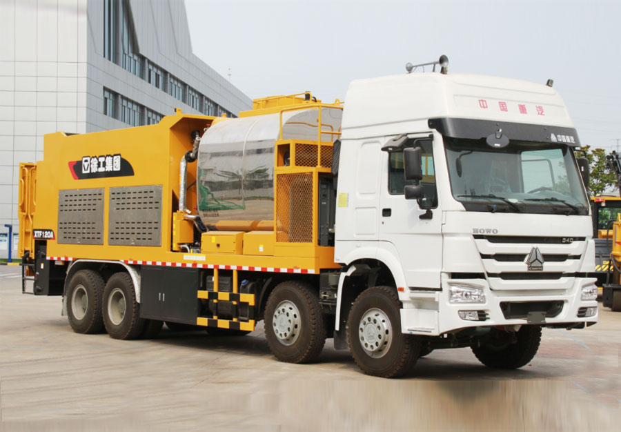 新干XTF120A 同步碎石封層車